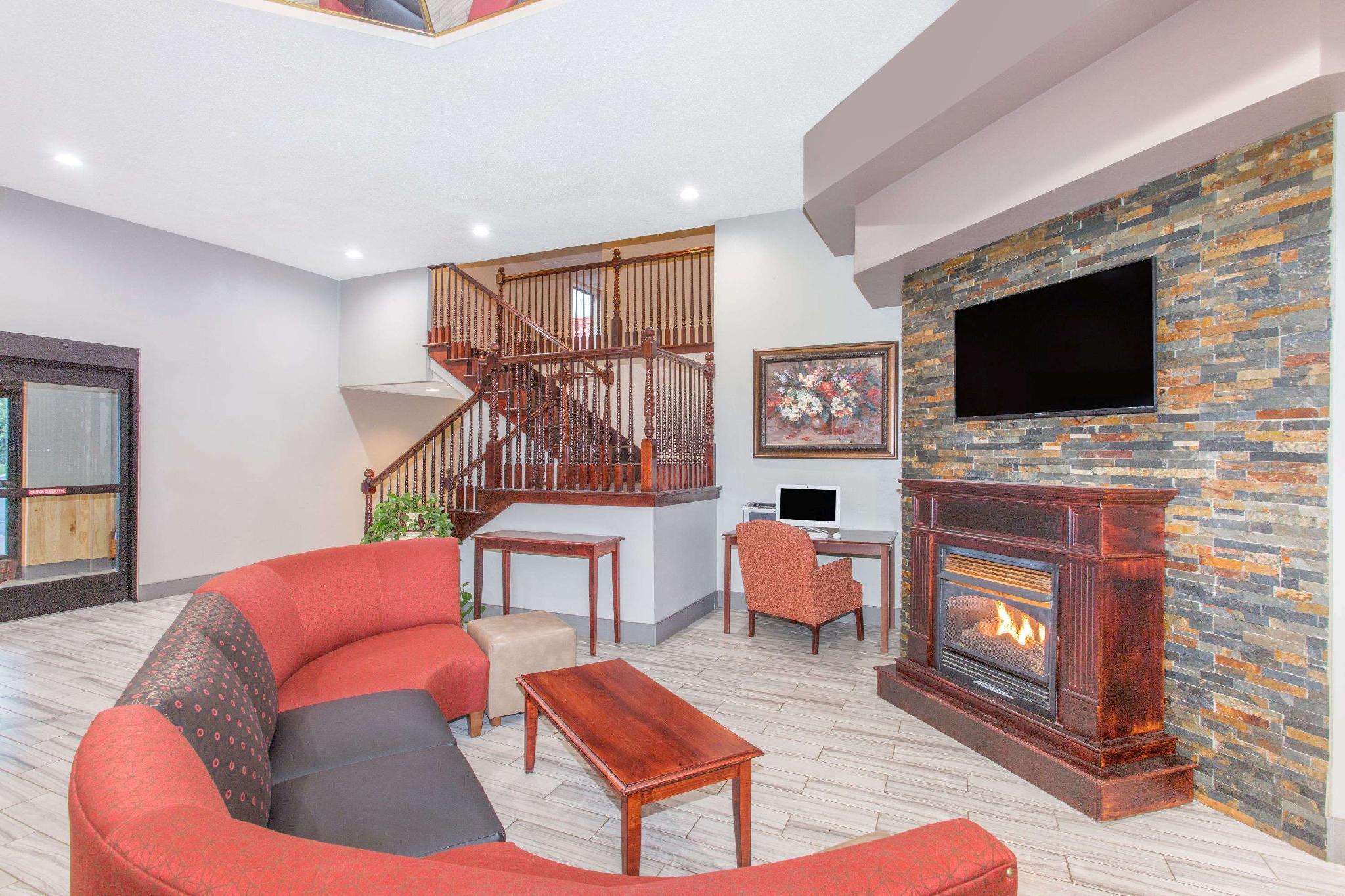 Ramada By Wyndham Hendersonville Dış mekan fotoğraf