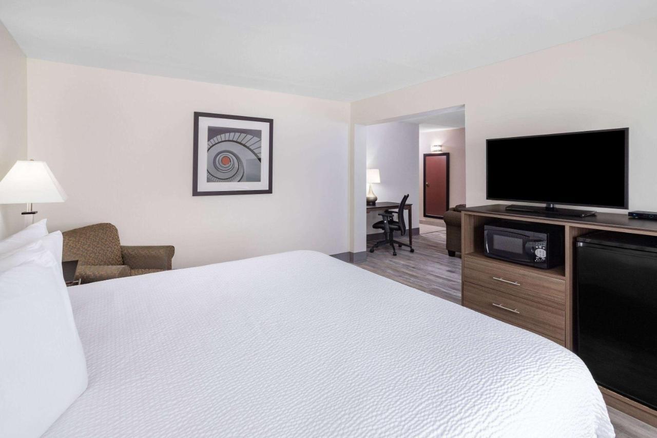 Ramada By Wyndham Hendersonville Dış mekan fotoğraf